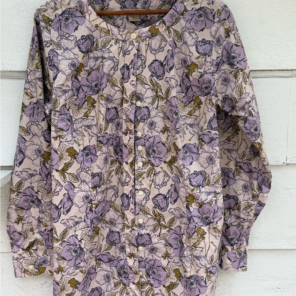 Duluth Trading CO Women’s Wrinkle Fighter Cotton Button Down.
